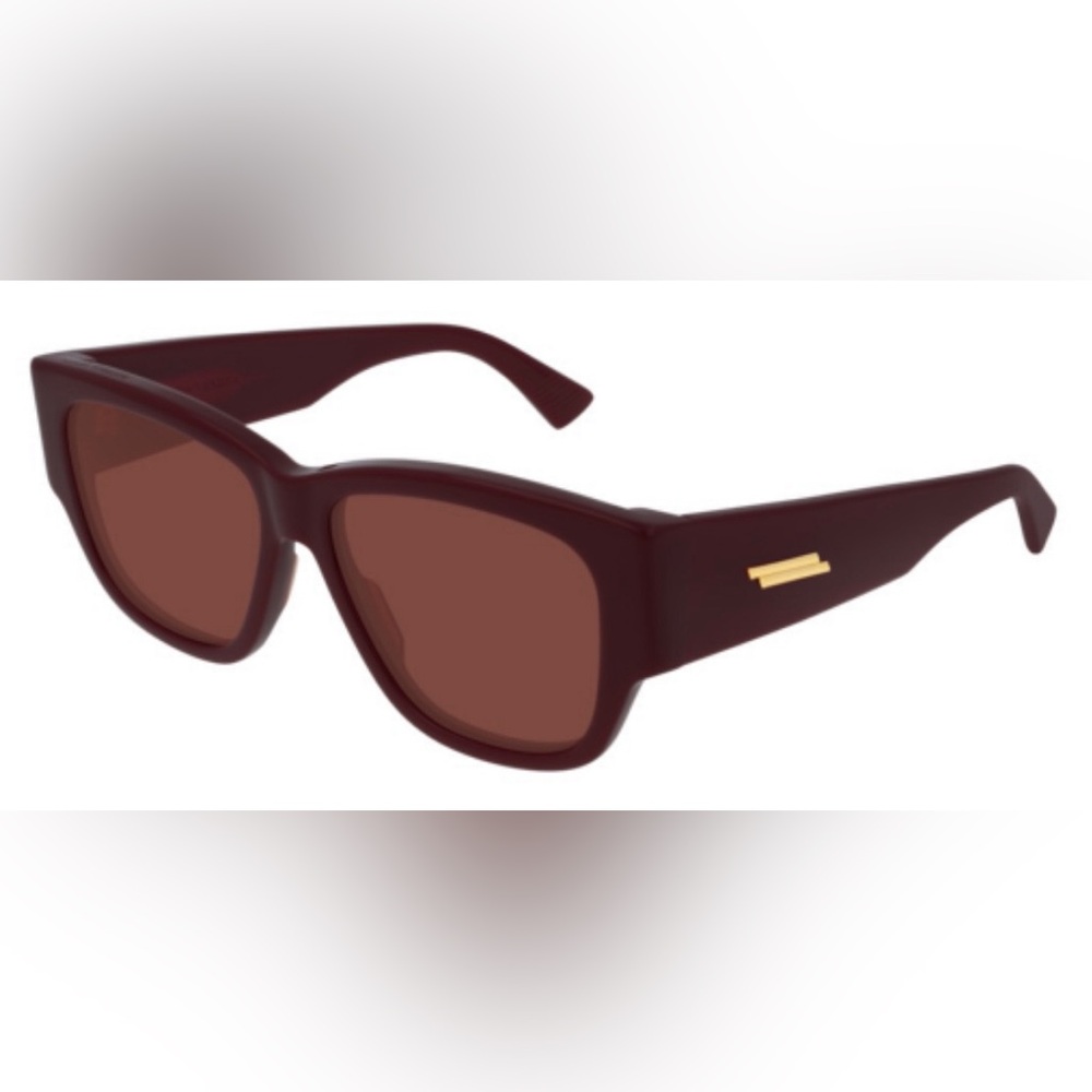 Stylish Burgundy Sunglasses with Gold Accent